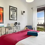 בית הארחה Vic Arts House *