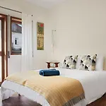 Vic Arts House * אבאירו