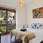 Vic Arts House * אבאירו